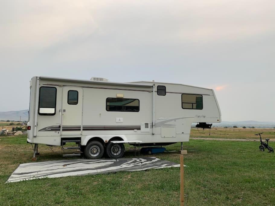 Mission Mountain Camper Apartment Saint Ignatius Exterior foto